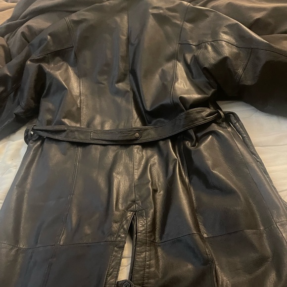 Leather trench coat - Picture 3 of 3